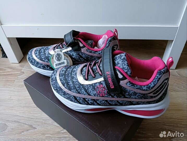 Кроссовки для девочки 34 размер новые
