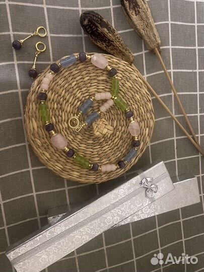 Украшение на шею бусы