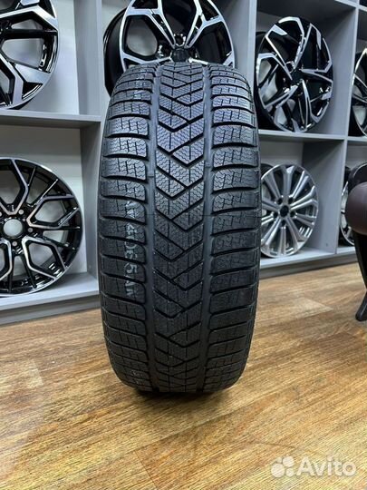 Pirelli Winter Sottozero 3 255/35 R21 98V