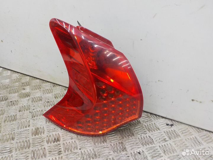 Фонарь задний левый наружный Peugeot 3008 2010
