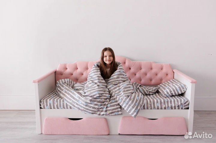 Детская кроватка - диванчик с каретной стяжкой