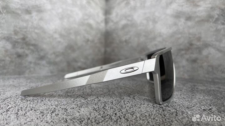 Солнцезащитные очки Oakley Castel X-Silver Prizm