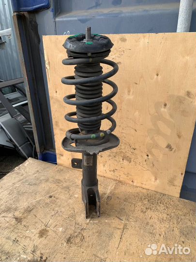 Амортизатор стойка передняя правая Peugeot 3008