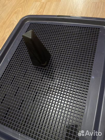 Лоток для собак со столбиком