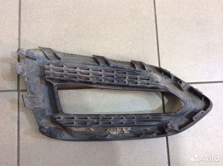 Рамка противотуманной фары правая Hyundai Solaris