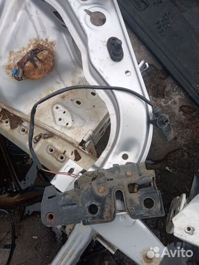 Замок капота Skoda Octavia 2 А5 1Z