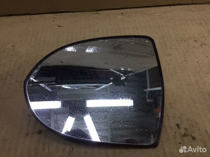 Зеркальный элемент левый Kia Sportage 2010-2015