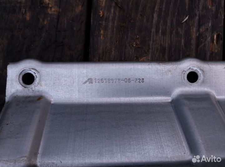 Масляный отражатель 6.2 L86 Кадиллак Эскалэйд 4