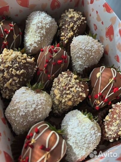 Клубника, гранат в бельгийском шоколаде