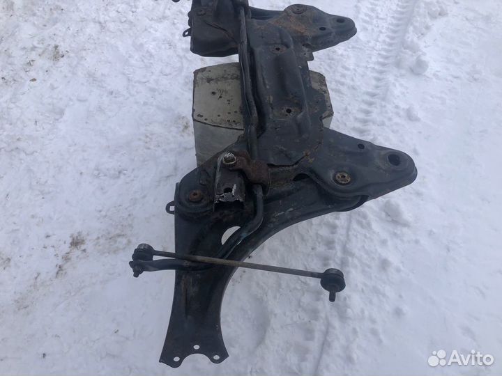 Передний подрамник на Citroen C3