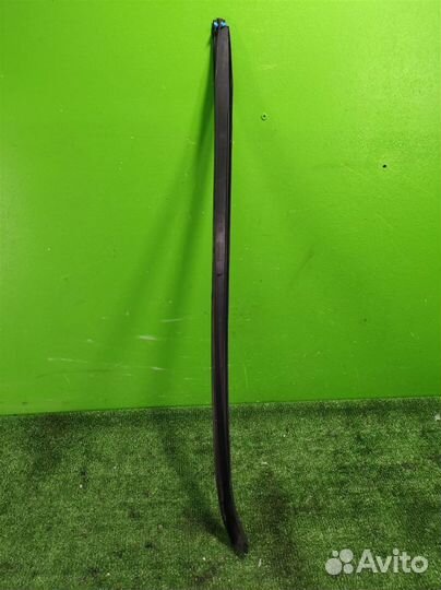 Молдинг лобового стекла левый Opel Astra J 2010