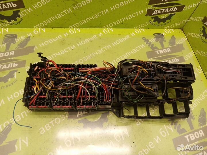 Блок предохранителей Mercedes-Benz W202 седан 2.3