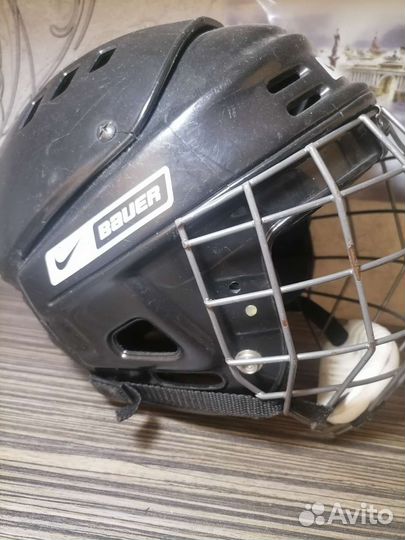 Хоккейный шлем