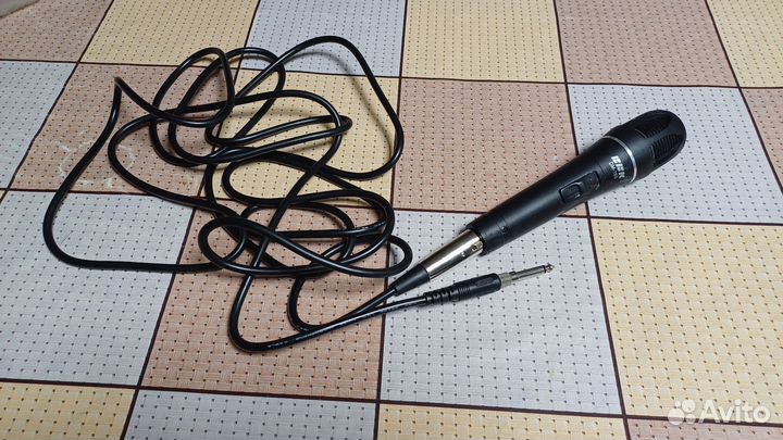 Микрофон BBK DM-160 для караоке