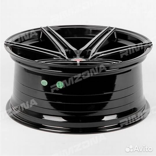 Литой диск в стиле vossen R20 6x139.7