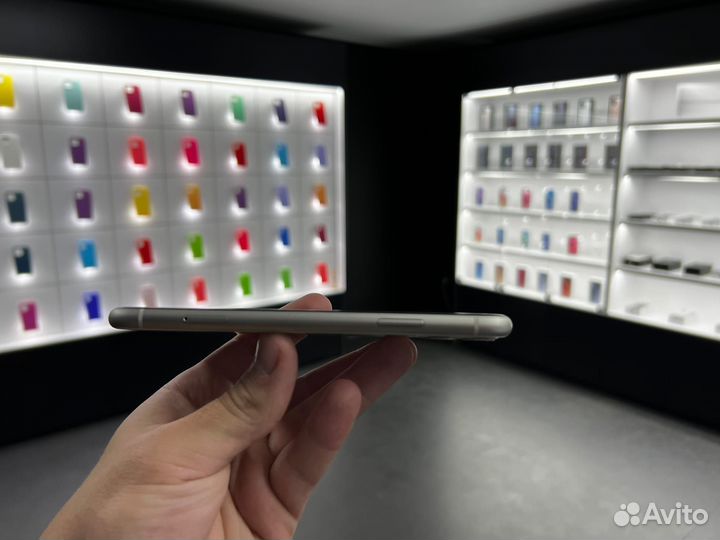 iPhone 11 64GB White