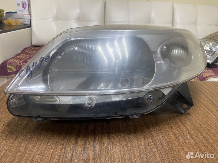 Фара левая Renault Sandero 1 09-14г