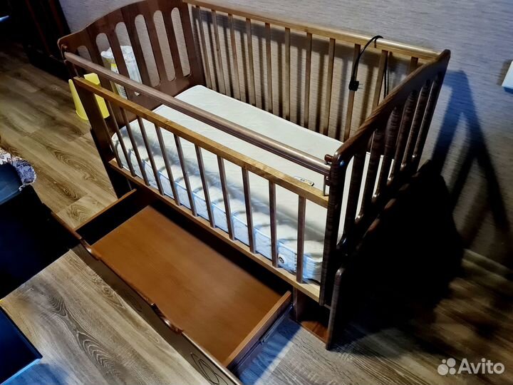 Детская кроватка 