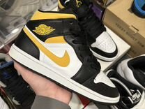 Nike Air Jordan 1 Mid Black University Gold