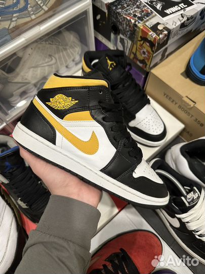 Nike Air Jordan 1 Mid Black University Gold