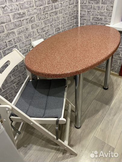 Продам стол