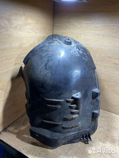 Подкрылок передний левый Mercedes W211 1704374