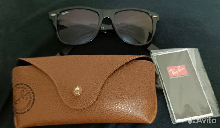 Очки Ray-Ban Wayfarer и Ray-Ban Skywalk