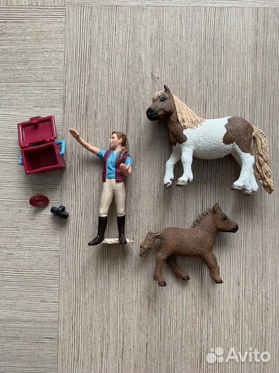 Игровой набор Schleich конюх с шотладским пони