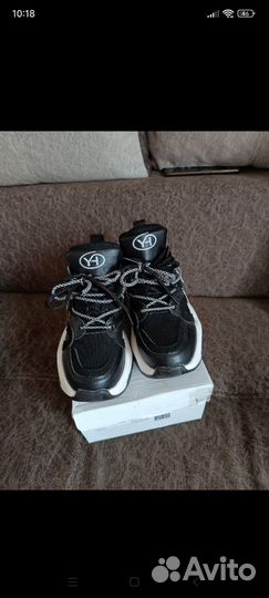 Кроссовки новые