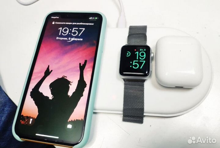 Беспроводная зарядка на 3 устройства