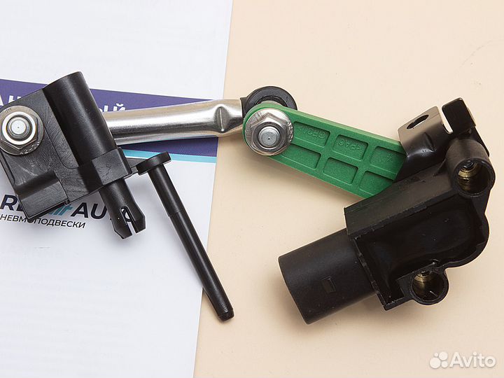 Датчик уровня кузова перед Touareg II, Cayenne 958