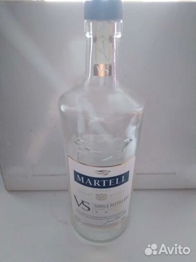 Бутылка из под коньяка martell vs