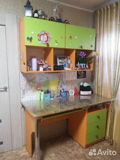 Детский письменный стол