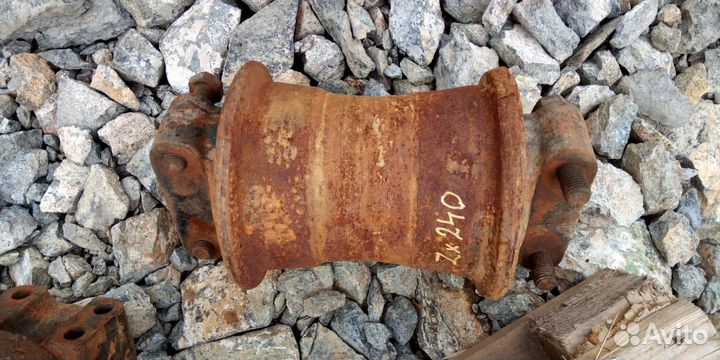 Каток опорный 9184516 Hitachi ZX240-3