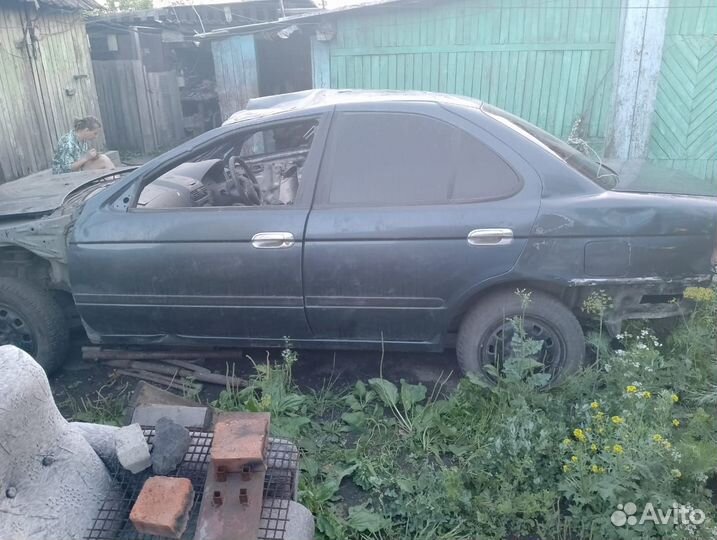 Nissan Sunny 1.5 AT, 2001, битый, 260 000 км