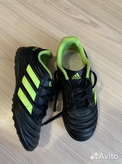 Футбольная форма и бутсы