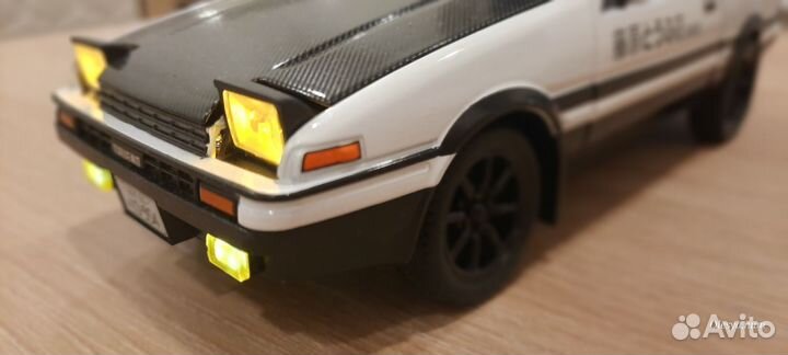 Модель автомобиля металл