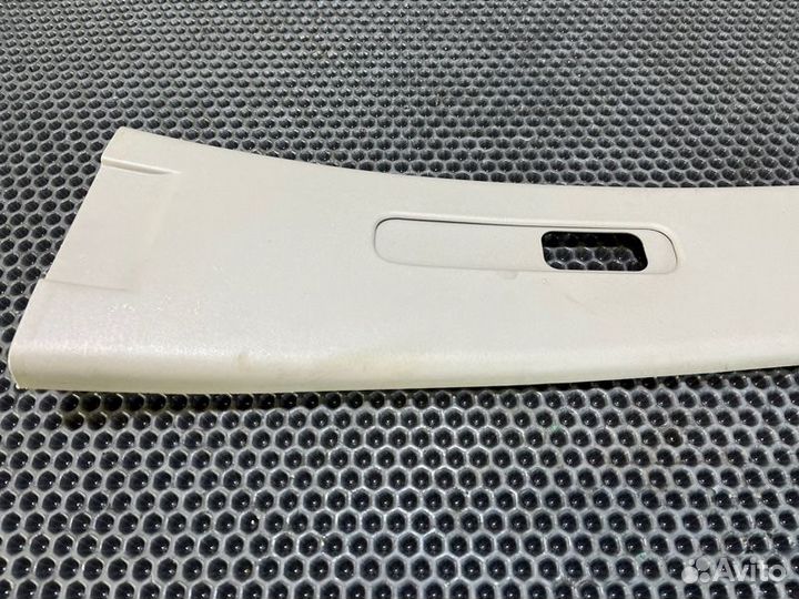 Обшивка стойки лев. Mitsubishi Triton