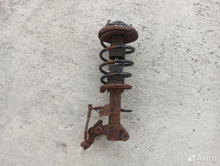 Стойка подвески передняя правая Nissan Primera P12