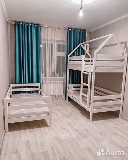 Двухъярусная кровать из массива