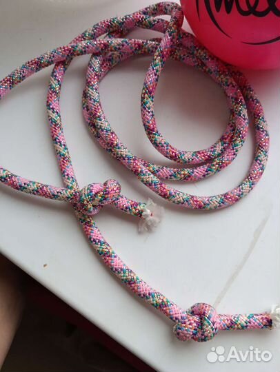 Булавы, шар, скакалка, лента для худож. гимнастики