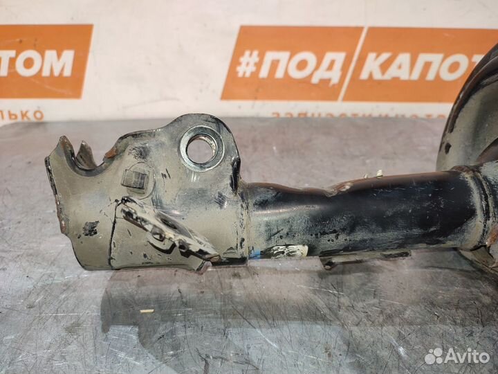 Стойка амортизатора передняя Toyota Camry XV50