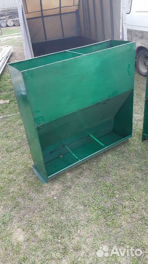 Бункерная кормушка для свиней