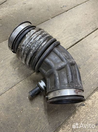 Патрубок воздушного фильтра Nissan