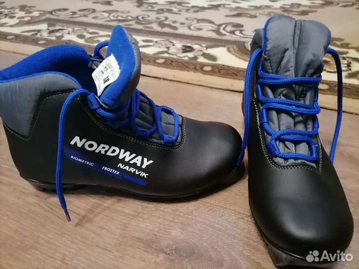 Лыжные ботинки