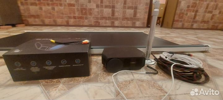 Экран для проектора бу, проектор и крепление