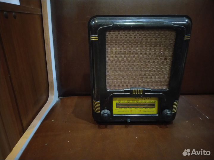 Радиоприёмник ламповый Искра батарейный