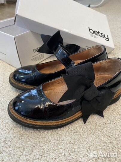 Туфли для девочки (размер 32, 35)