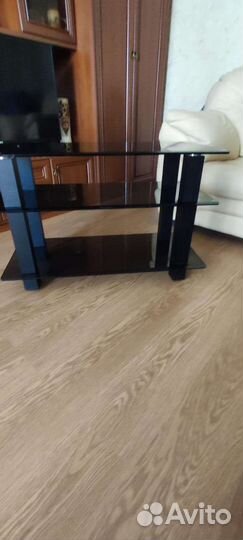 Стеклянная тумба под тв