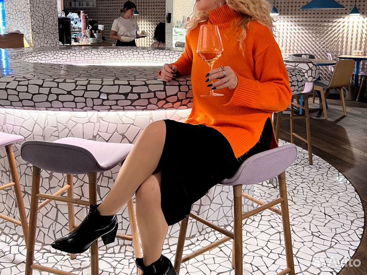 Свитер яркий